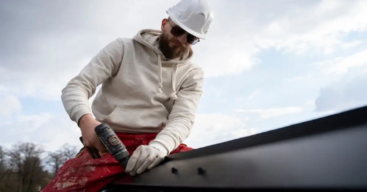 Protect Your Business: Signs It’s Time for Commercial Roofing Expertise