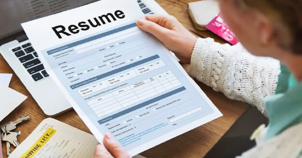 10 Essential Features to Look for in a Resume Builder